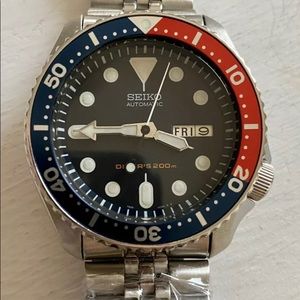Seiko Automatic SKX009K2 dive watch